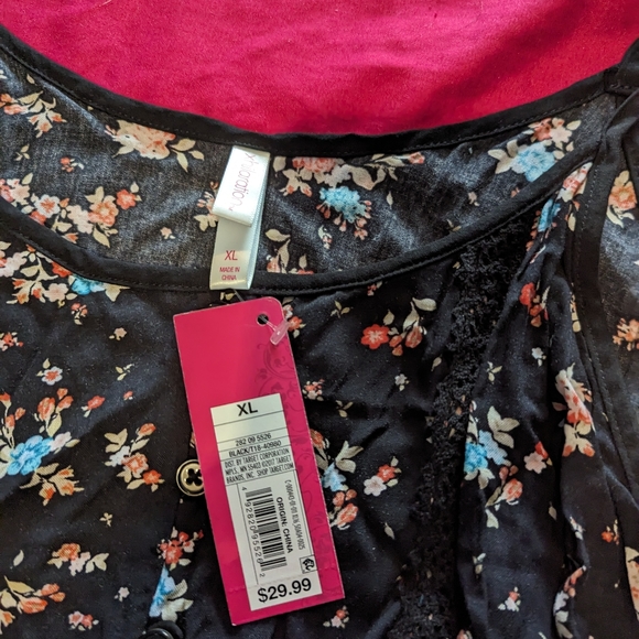 Women's dress - Picture 2 of 2